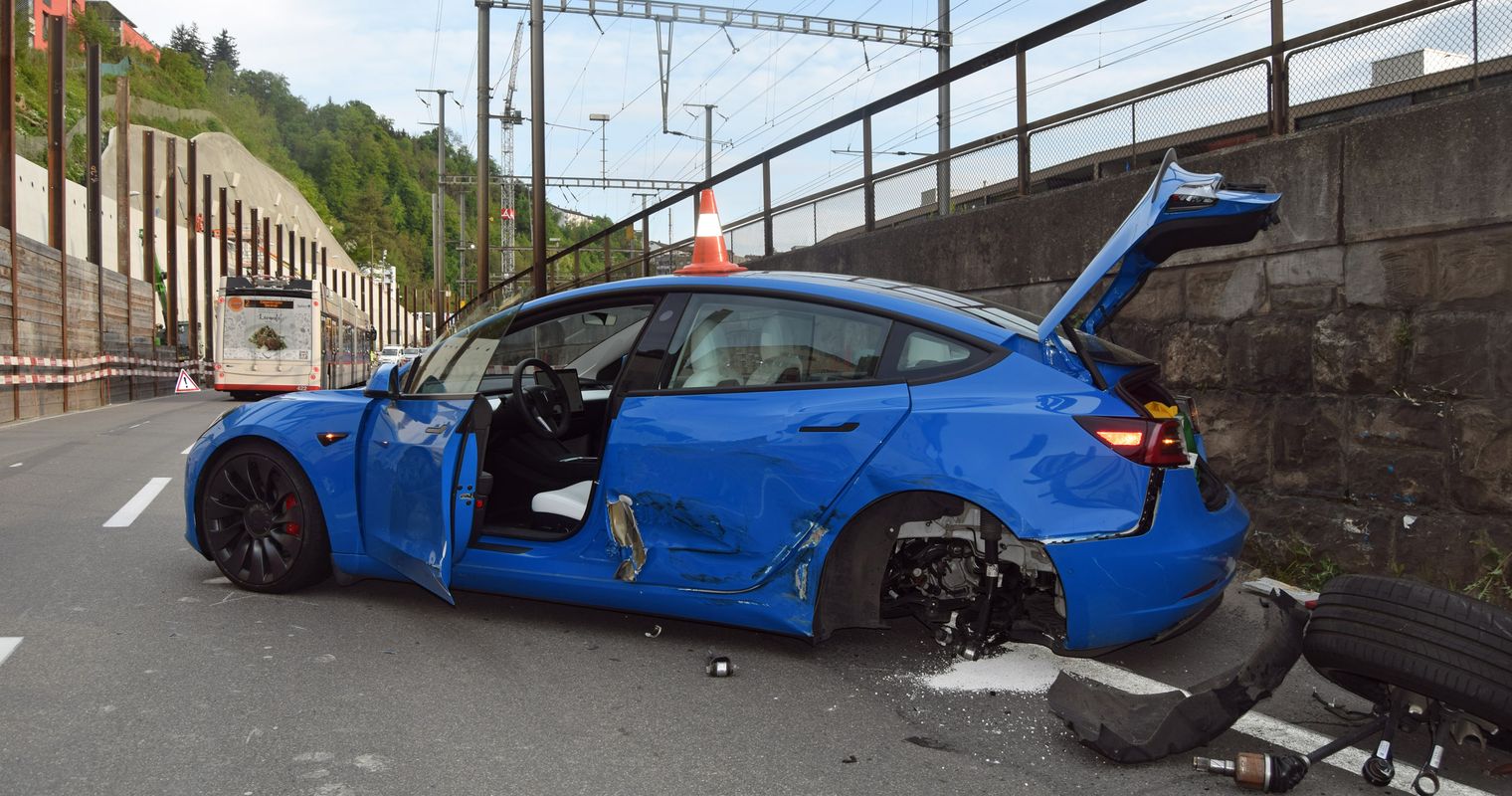 Zweifacher Totalschaden bei Unfall in der Stadt Luzern