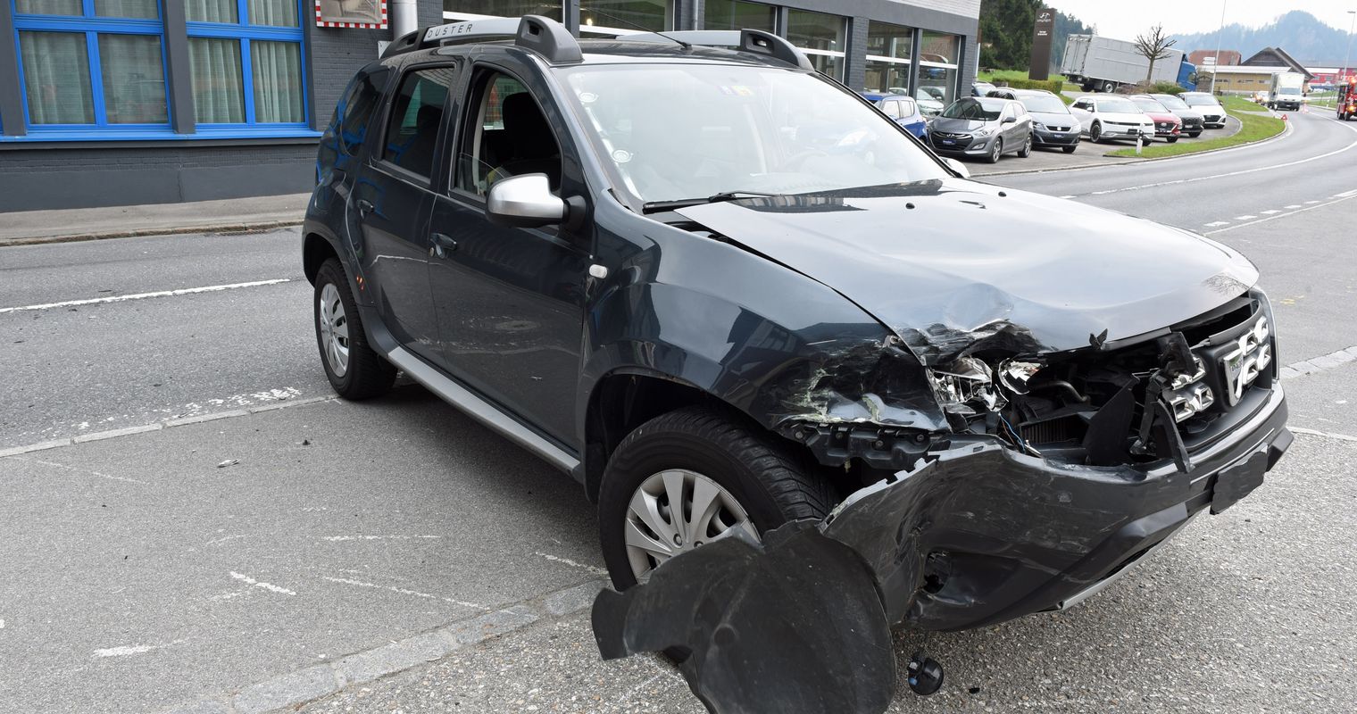 Escholzmatt: Im Feldmoos sind vier Autos ineinander geknallt