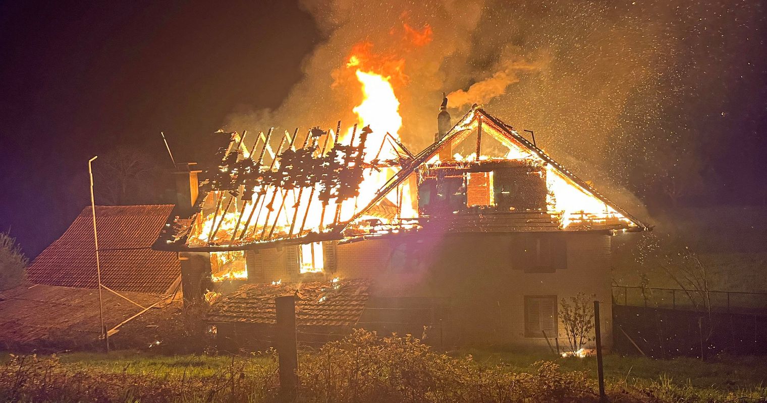 Feuer in Udligenswil: Haus ist komplett zerstört