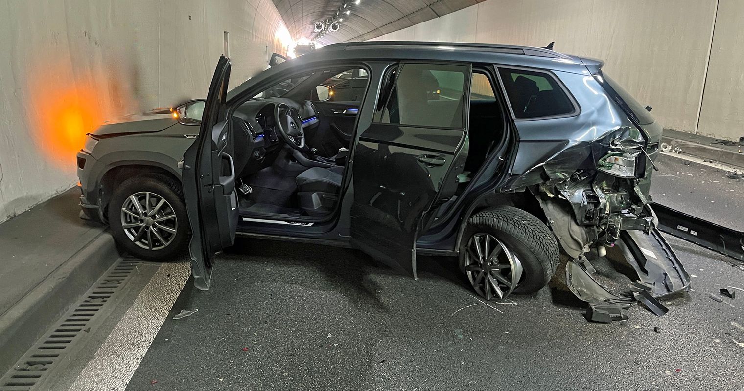 Bremsendes Auto auf A14 zu spät bemerkt: Unfall im Tunnel