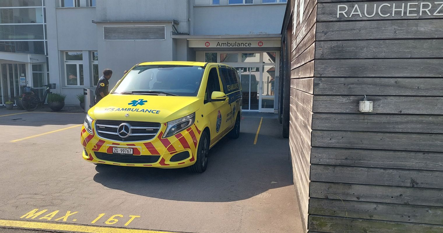 Weshalb diese Ambulanzen in Luzern Zuger Nummern haben