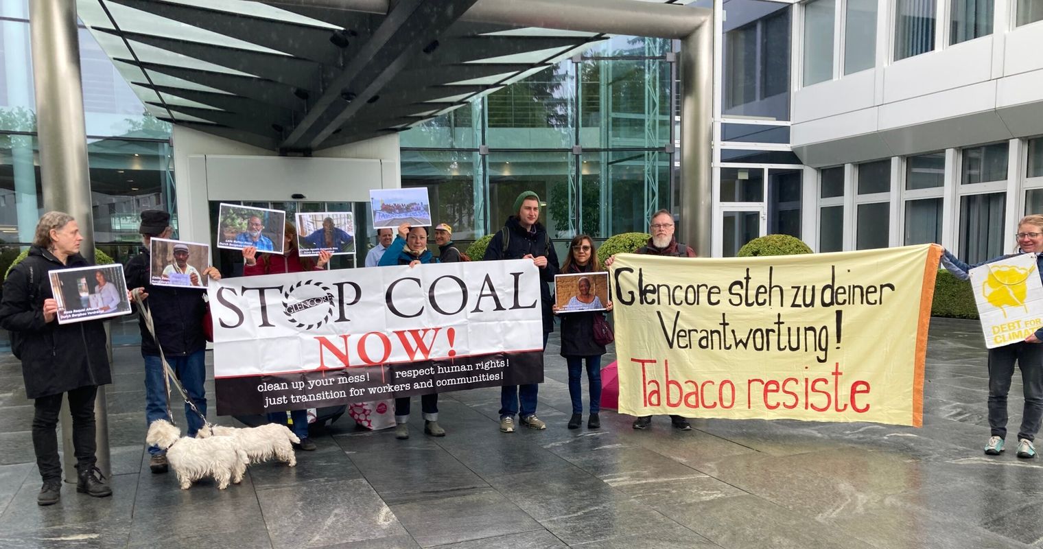 Glencore Hauptsitz: Aktivisten fordern Verantwortung