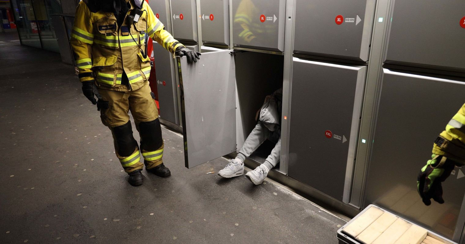 Zuger Feuerwehr rettet 18-Jährigen aus Schliessfach