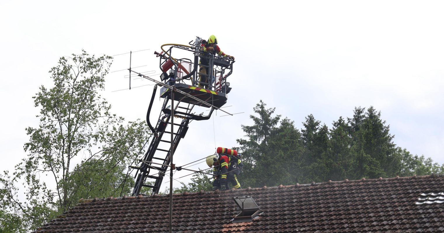 Neuheim: Feuer bricht in Einfamilienhaus aus