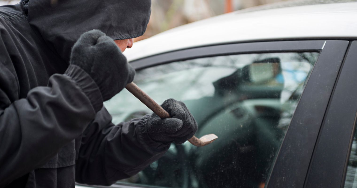 Unbekannte brechen 15 Autos auf – Polizei warnt
