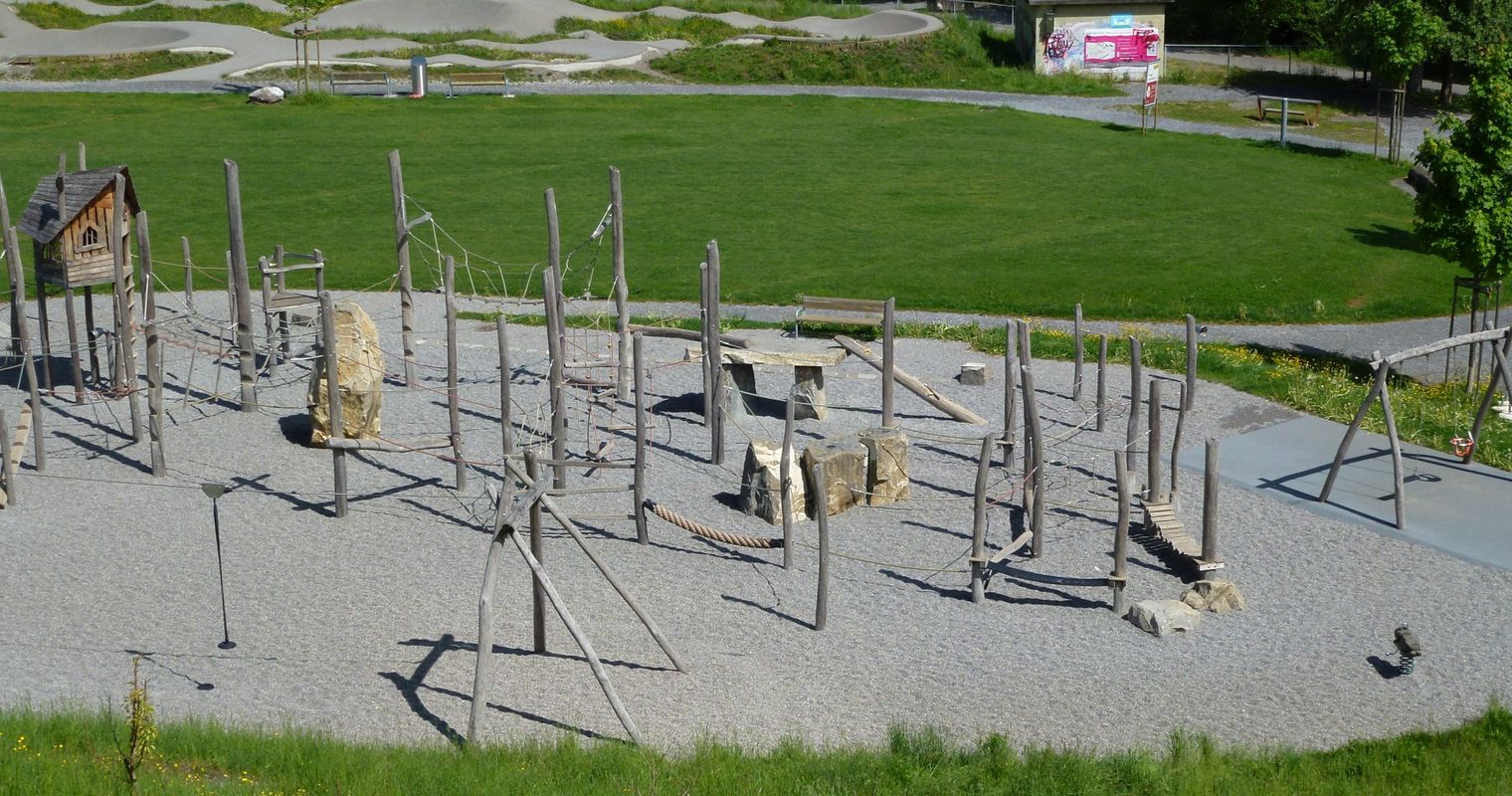 Kriens bestückt Spielplätze mit neuen Bäumen und Bänken