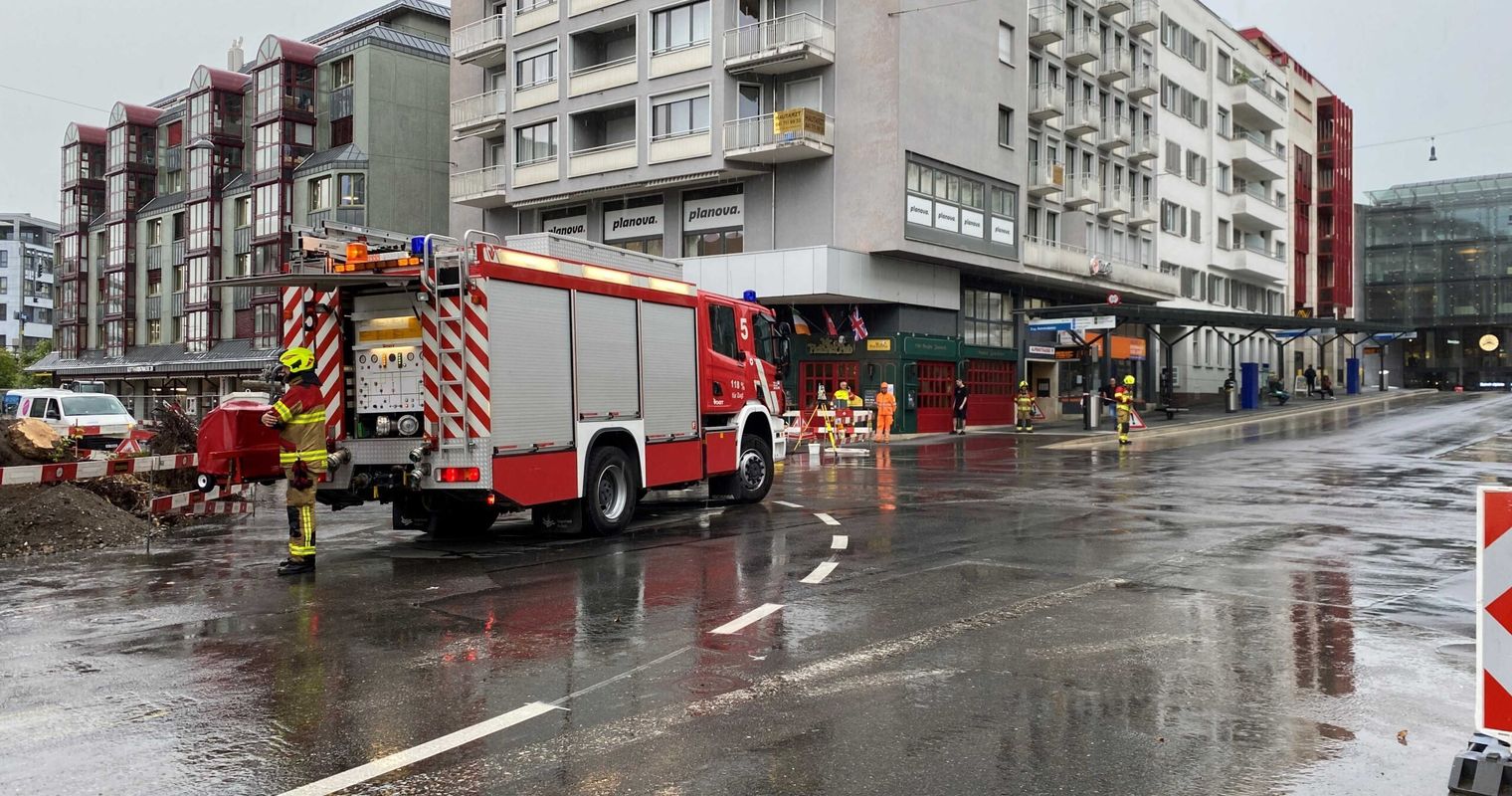 Gasaustritt in Zug – Bauarbeiter beschädigen Leitung