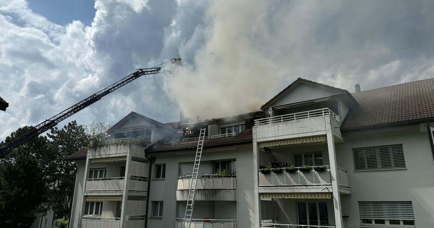 Kerze löst Brand in Menzinger Dachwohnung aus