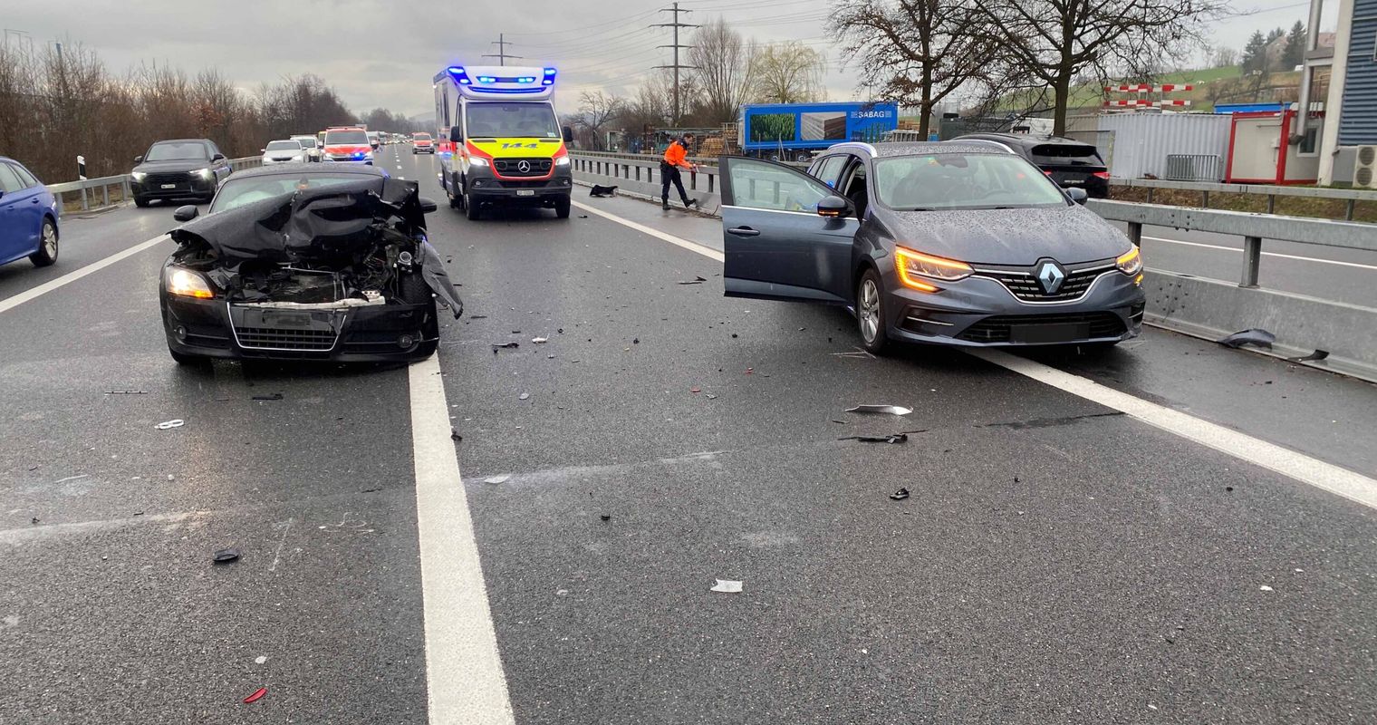 Zwei Unfälle in Zug: Verletzte und langer Stau