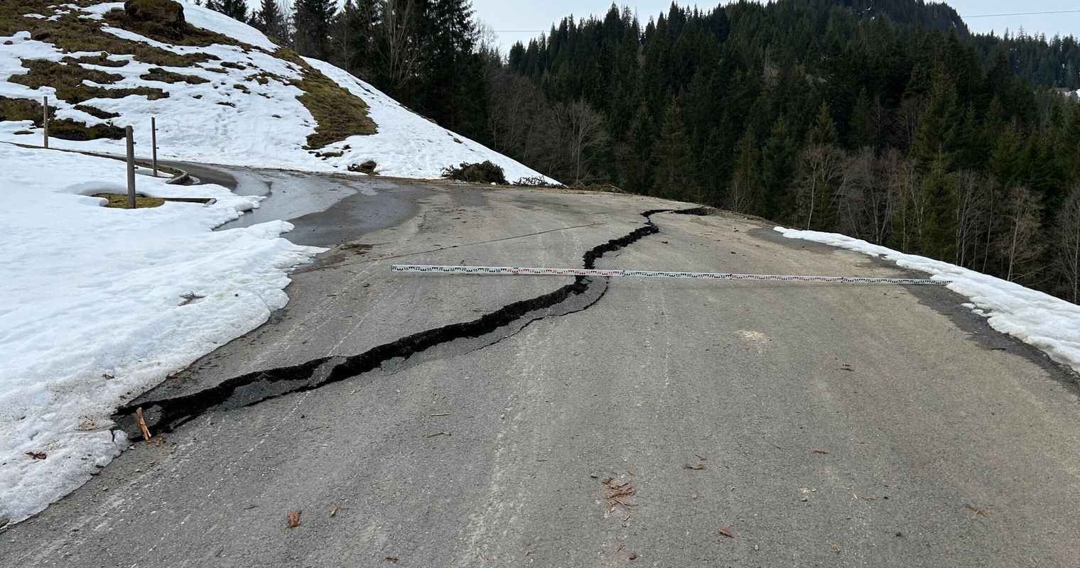 Strasse kaputt – Dieser Pass ist vorerst gesperrt