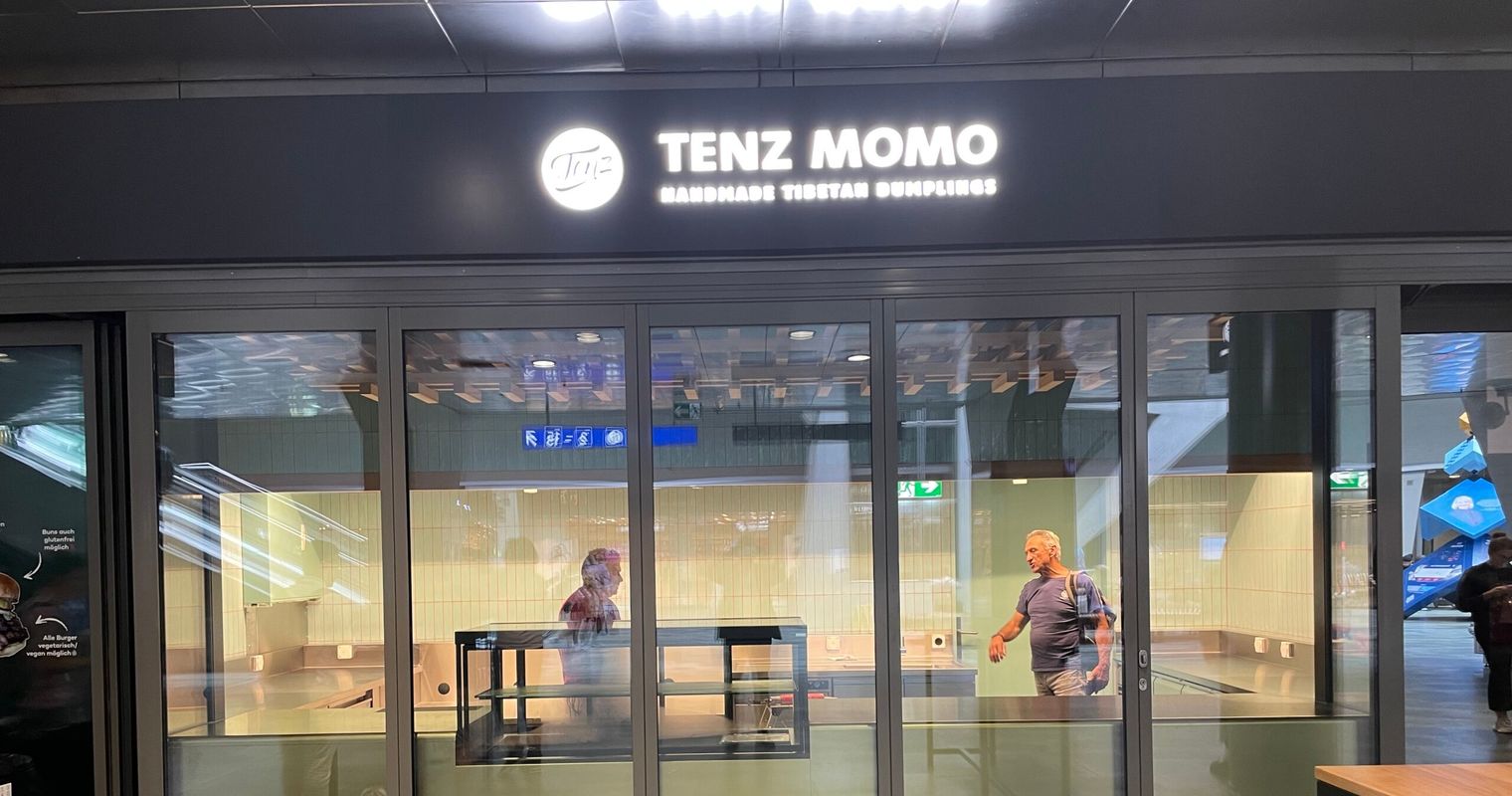 Ab wann du am Bahnhof Luzern Momos essen kannst