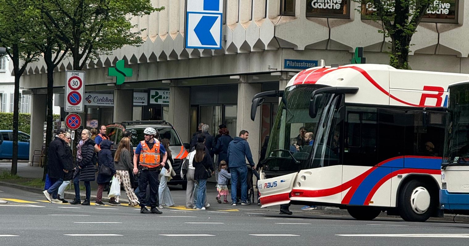 VBL-Bus kaputt – Polizei und Ambulanz vor Ort