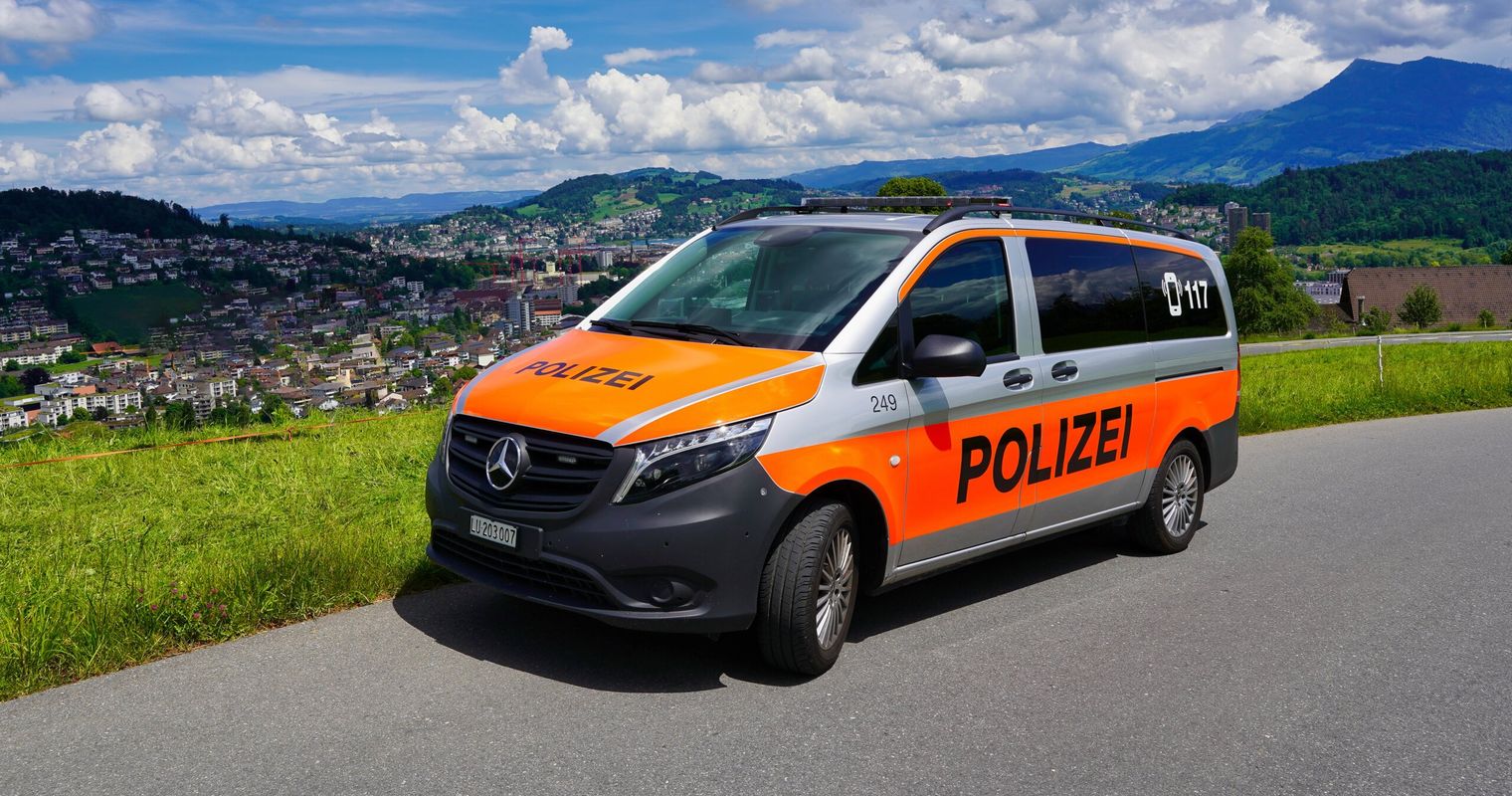 Hakenkreuze gesprayt: Vandalen verunstalten Schule