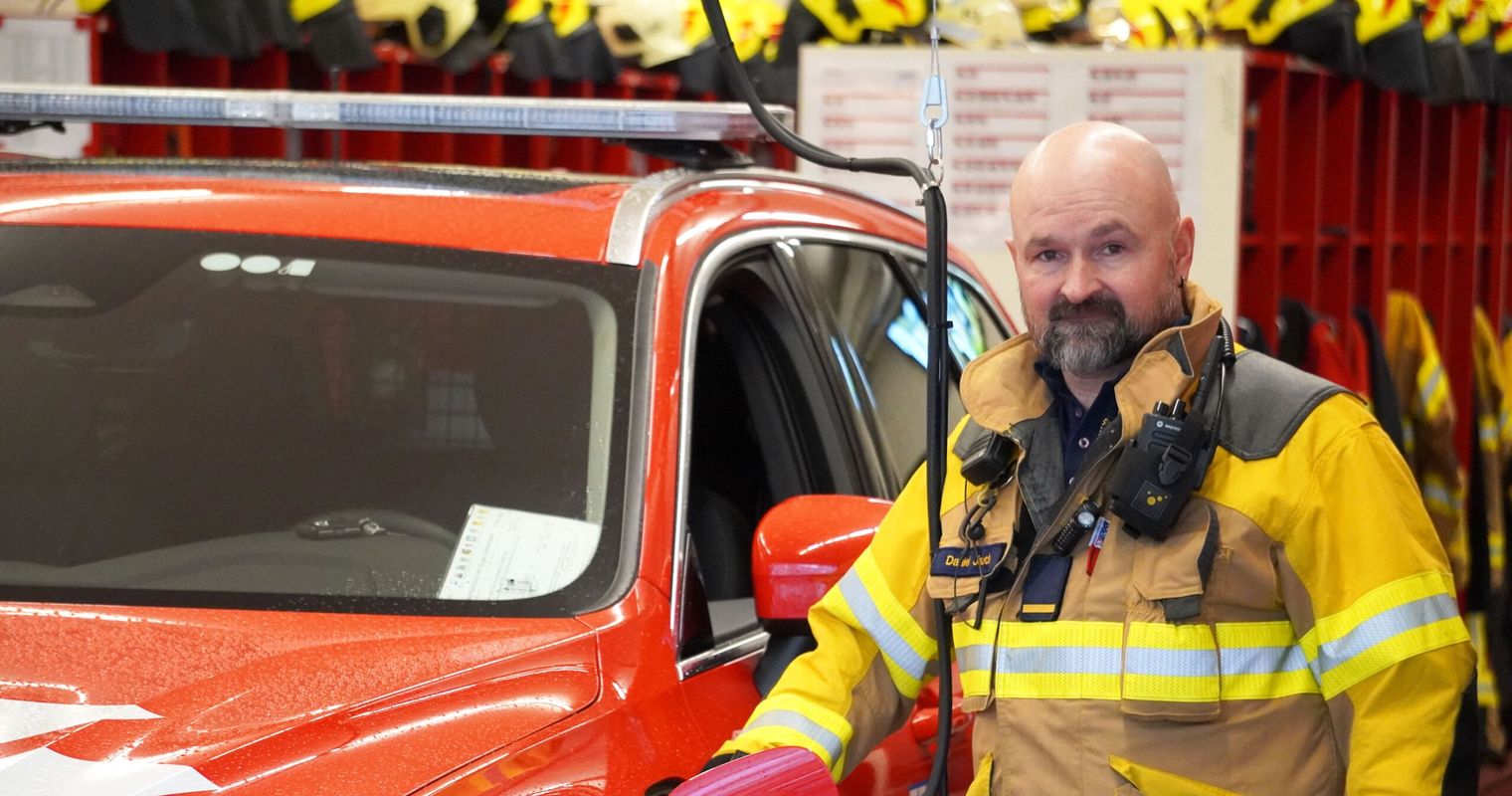 Warum E-Autos für die Feuerwehr ein Albtraum sind