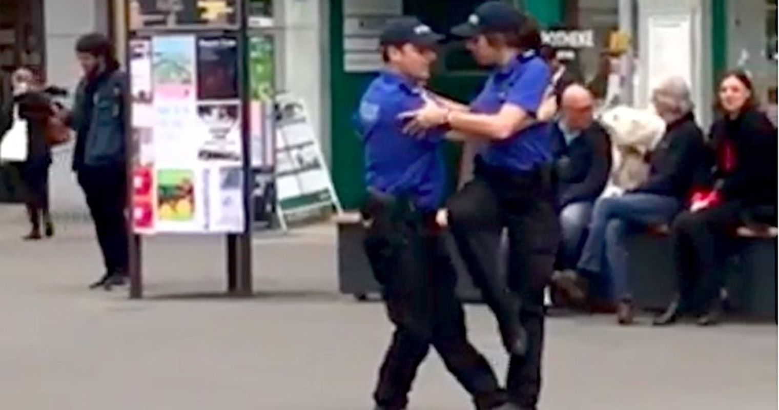 Tango tanzende Zuger Polizisten: Das steckt dahinter