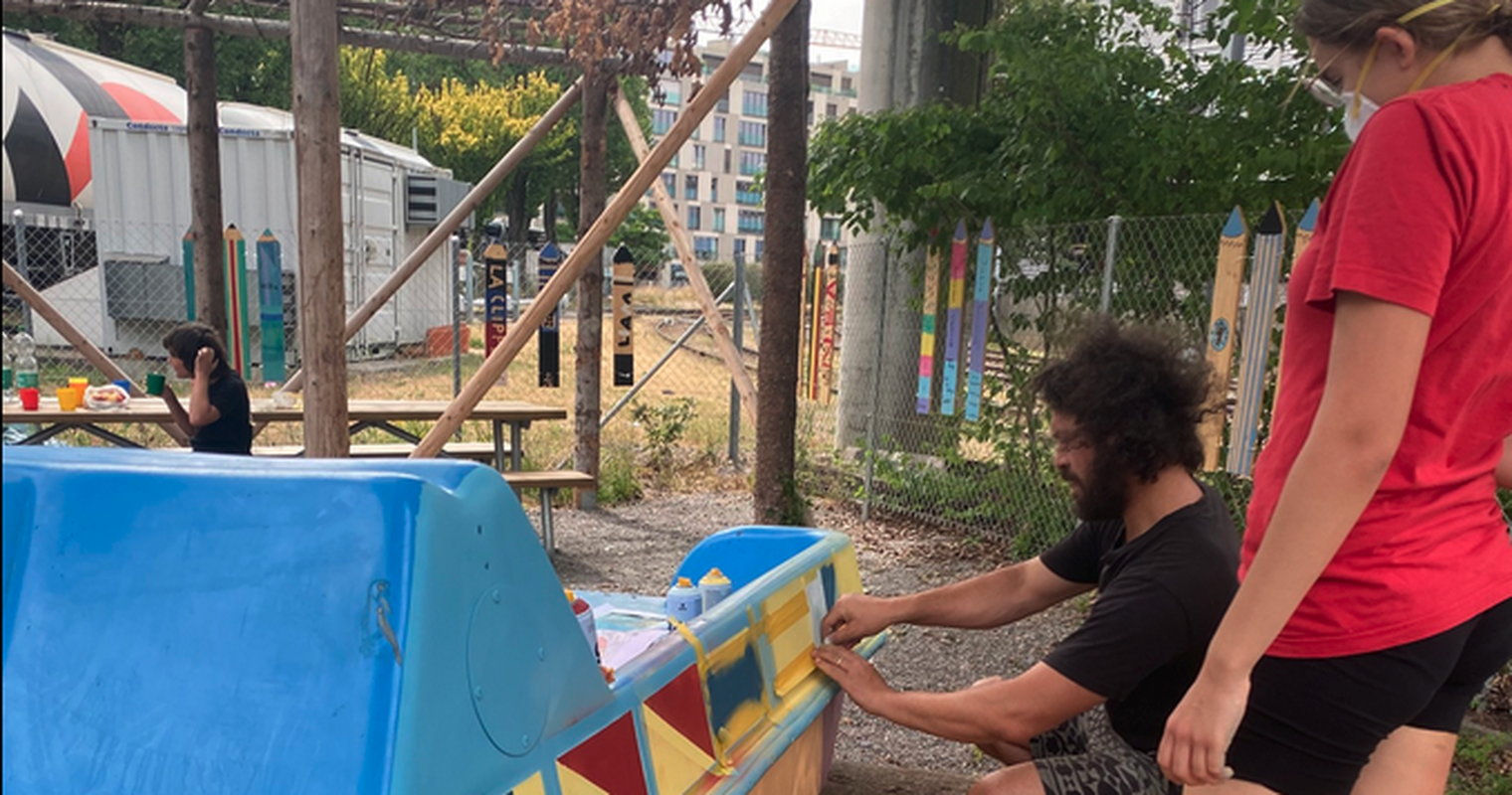 Künstlerduo QueenKong bringt Kindern Street-Art bei