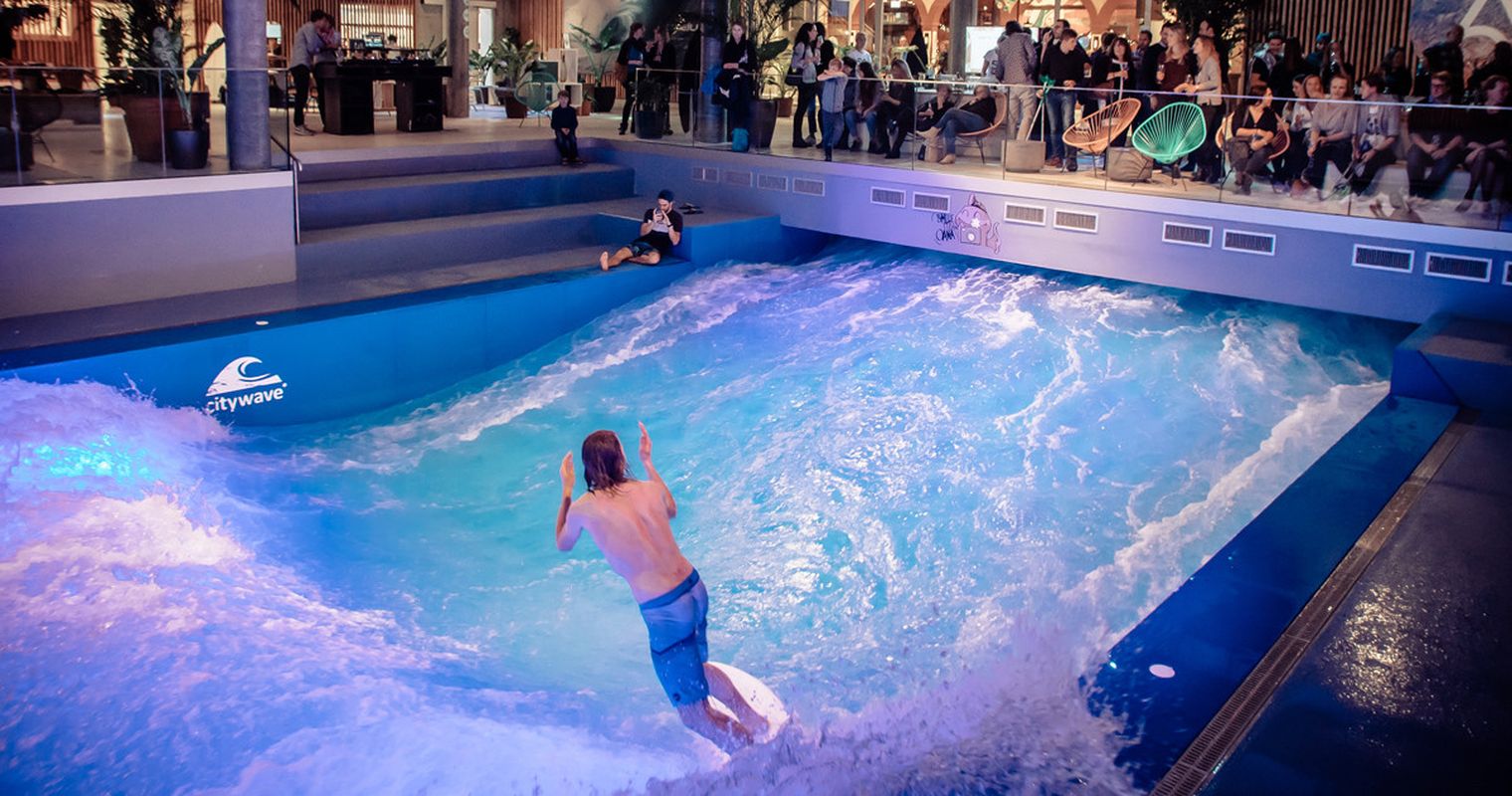 Bund vergünstigt Strom für Indoor-Surfer in der Mall