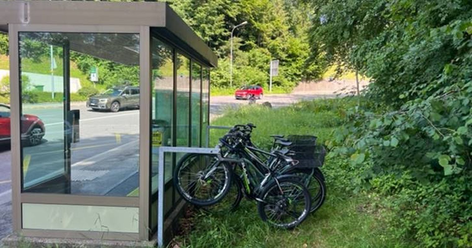 Menzingen lässt Velofahrerinnen im Regen stehen