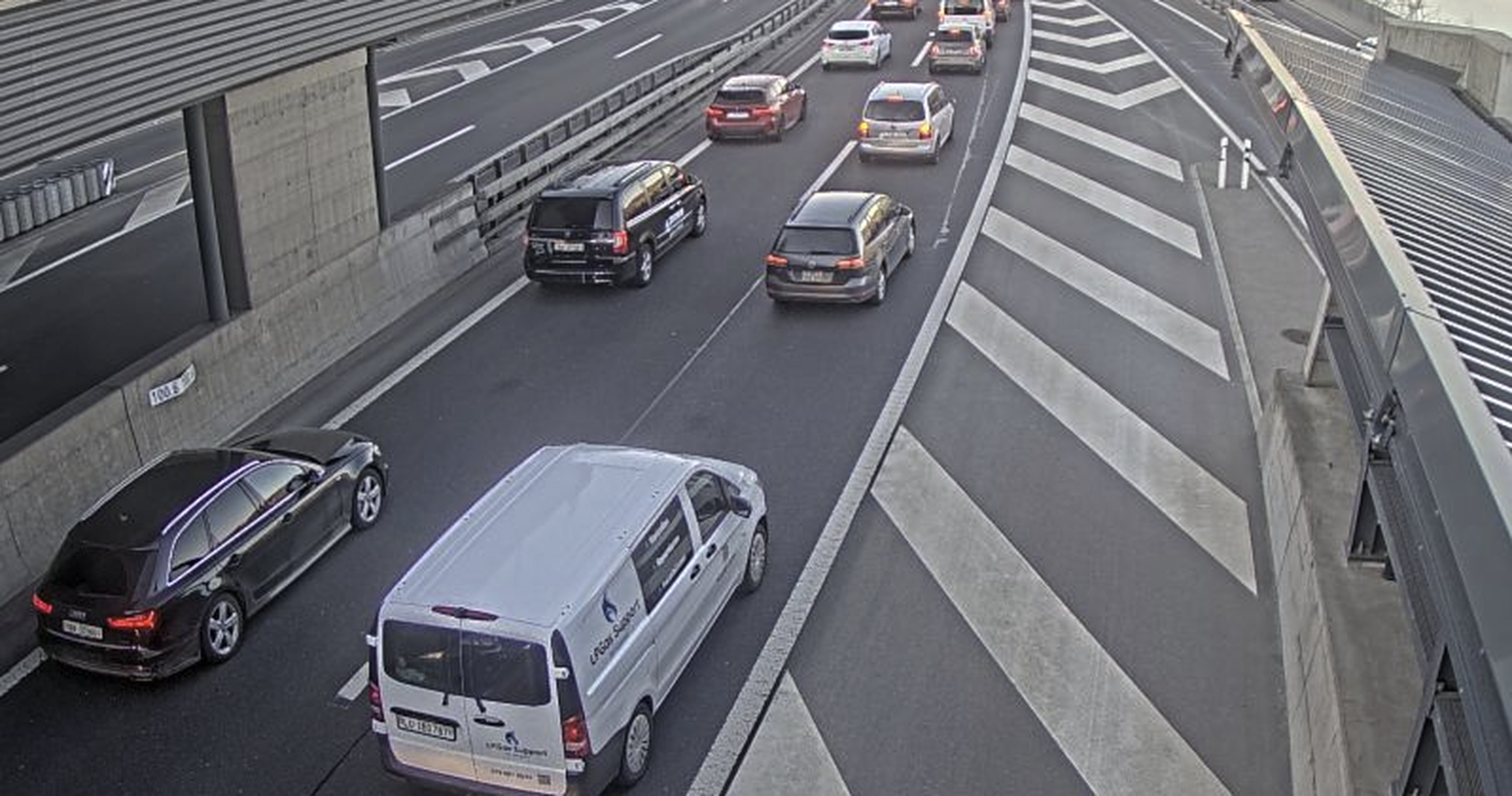 Unfall führt zu langem Stau auf Autobahn vor Luzern