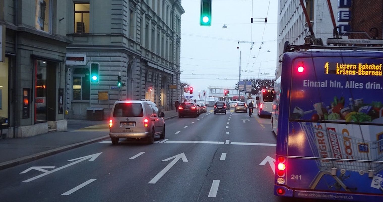 Unfall in Luzern: Fussgänger prallt gegen VBL-Bus