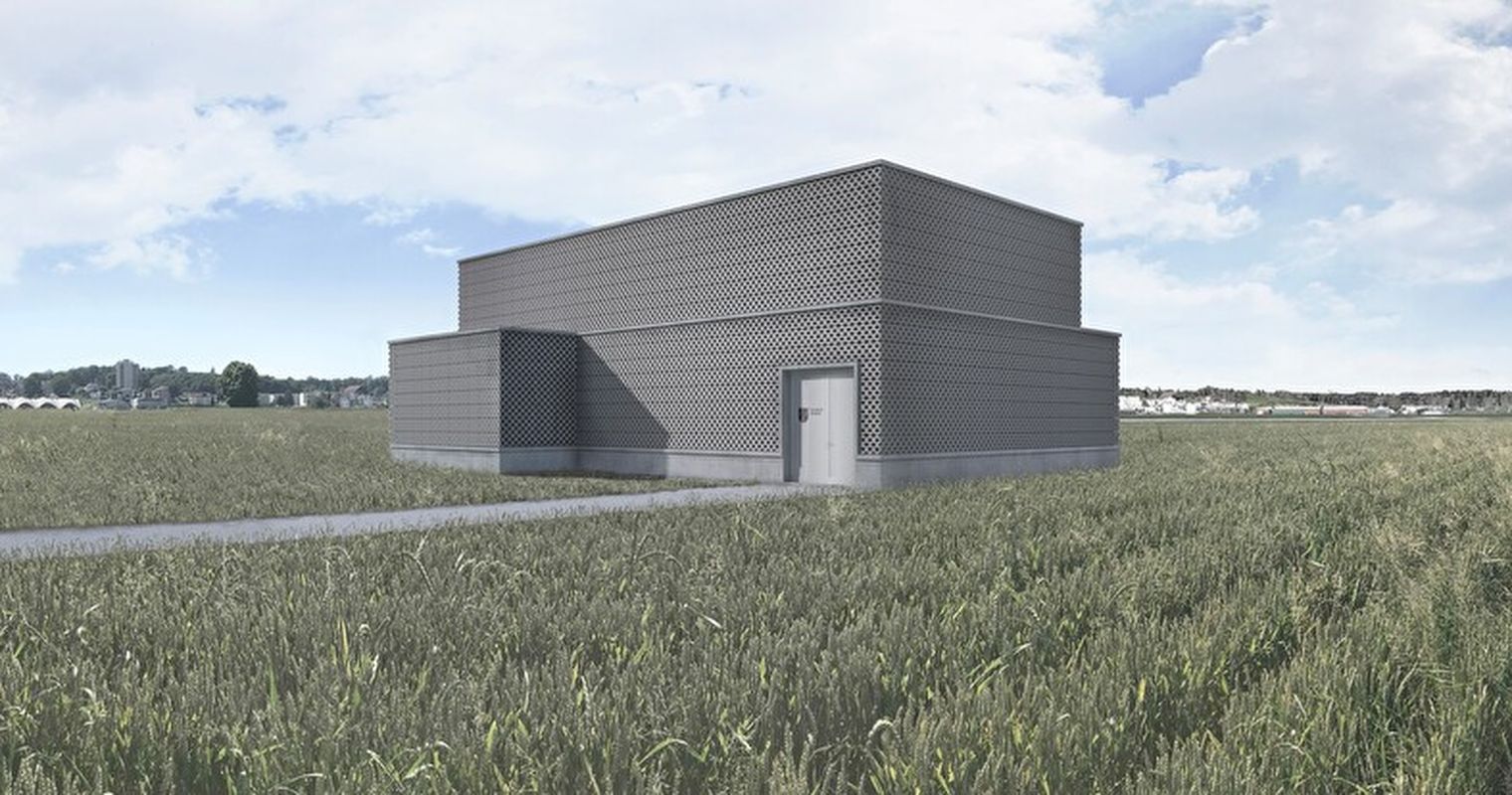 Auf Wiese neben Emmer Flugplatz wird ein Klotz gebaut