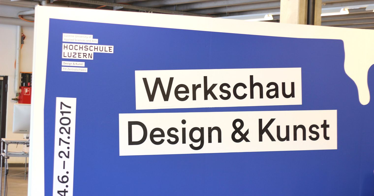 Frischgebackene Alumni laden ein