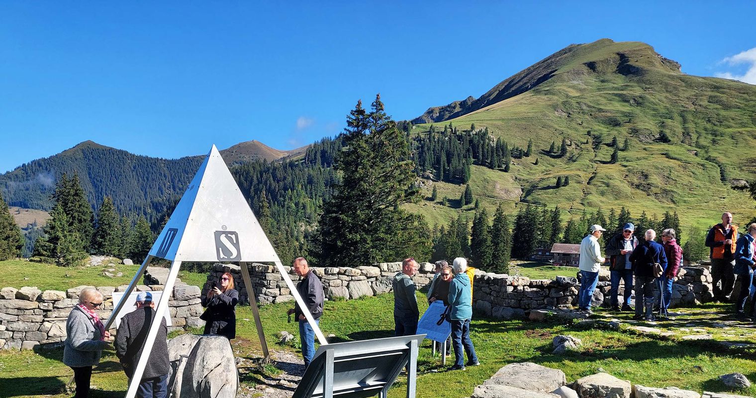 Älggialp: Wanderung zum Mittelpunkt der Schweiz