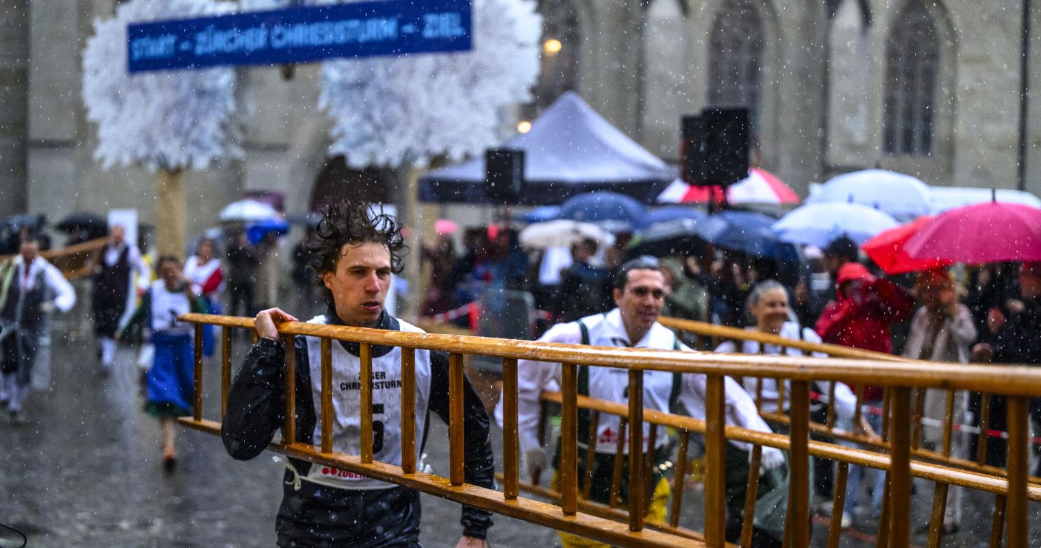 Wenn Zuger Zürich stürmen: Chriesisturm am «Sächsilüüte»