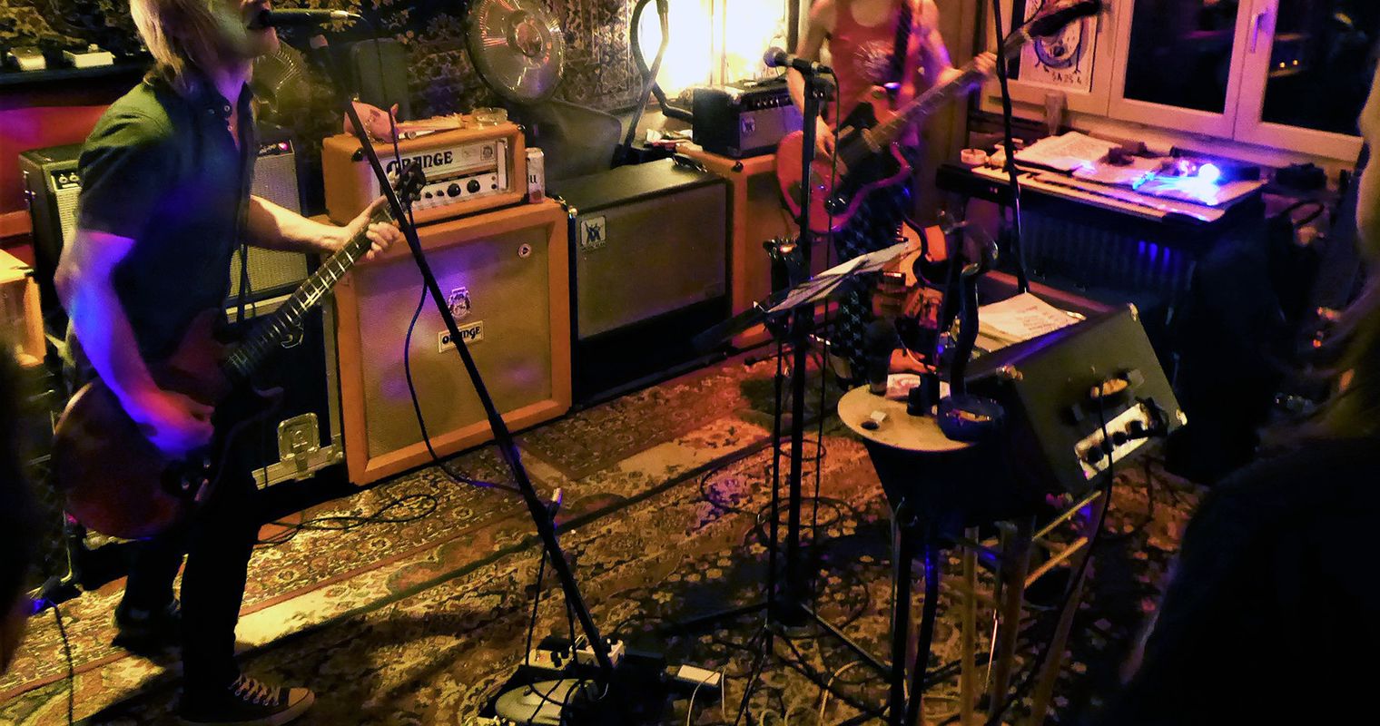Headbangende Musiker – in Nostalgie verfallene Besucher im Luzerner Sedel