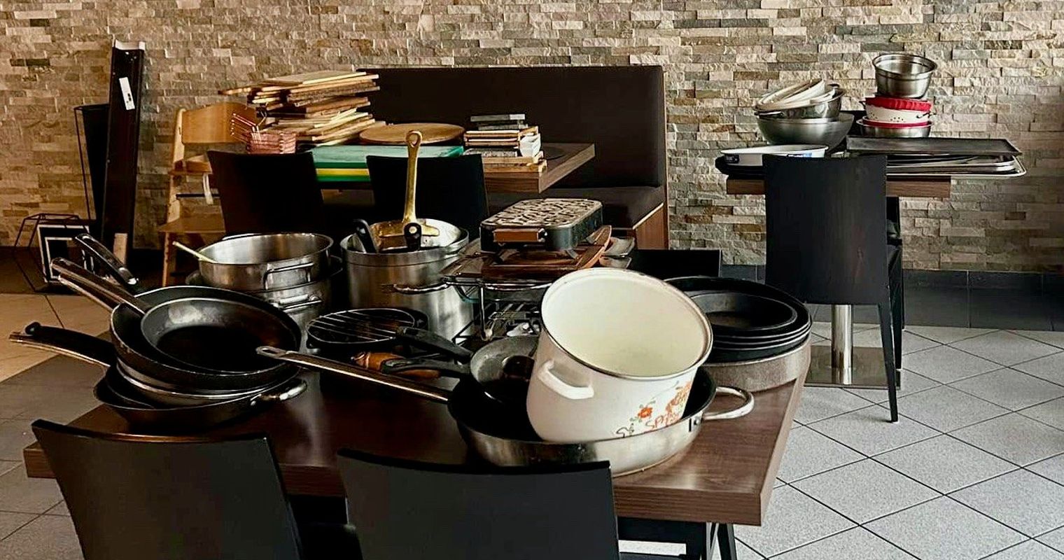 Restaurant verscherbelt Geschirr