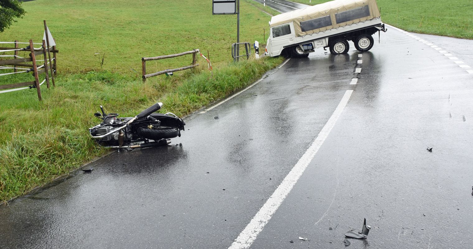 Töfffahrer verletzt sich bei Unfall lebensbedrohlich
