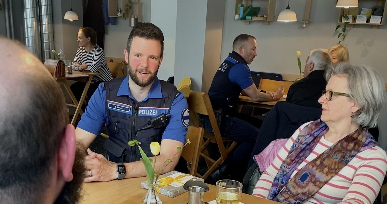 Zuger Polizei sucht Nähe zur Bevölkerung – mit Kaffee