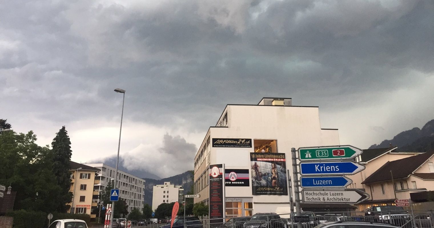 Kurzes, heftiges Gewitter zieht über die Zentralschweiz