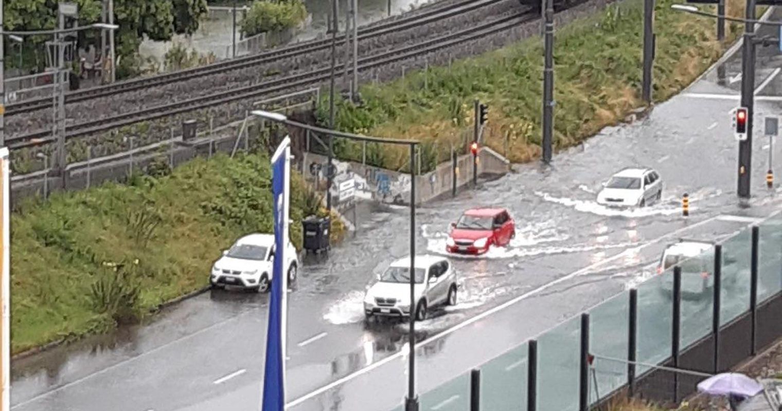 Feuerwehr wegen Hochwasser von See und Reuss im Dauereinsatz