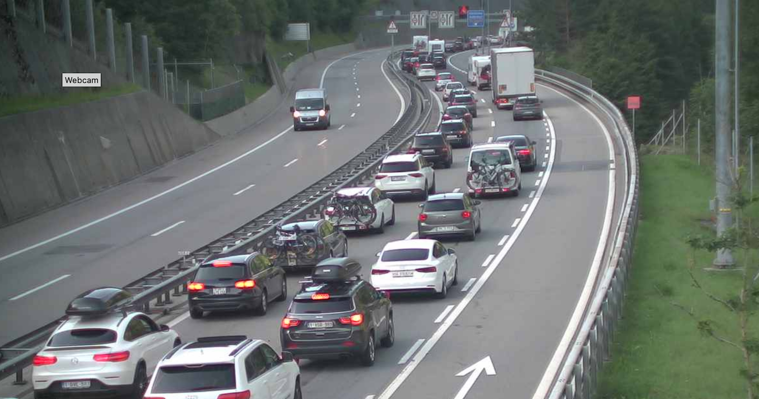 Update: Stauzeit am Gotthard beträgt um 18 Uhr 4,5 Stunden