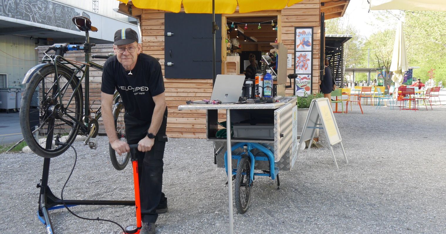 Sie flicken Velos an ungewöhnlichen Orten in Luzern