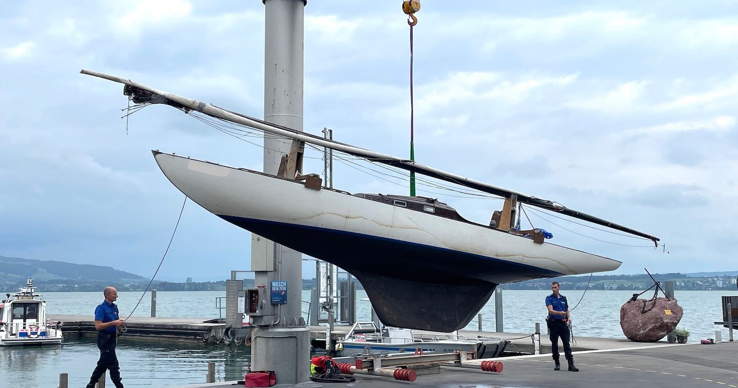 So wurde das Unglücks-Boot aus 80 Meter Tiefe geborgen