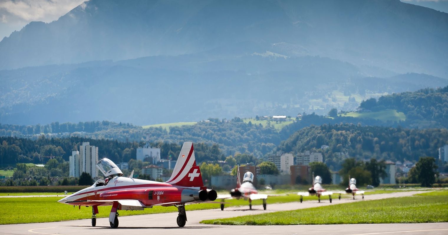 Oberstleutnant poltert gegen Patrouille Suisse in Emmen