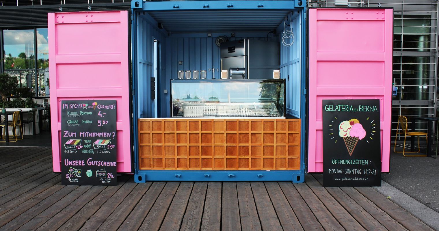 Vor dem KKL Luzern steht eine neue Gelateria