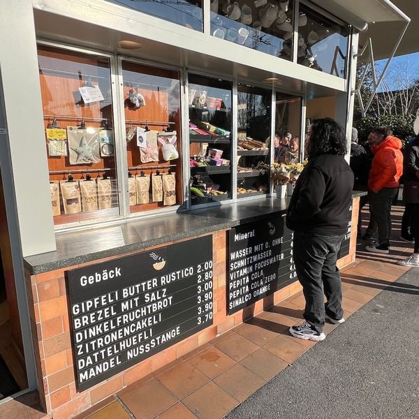Quartierkiosk Eichhof öffnet endlich seine Rollläden