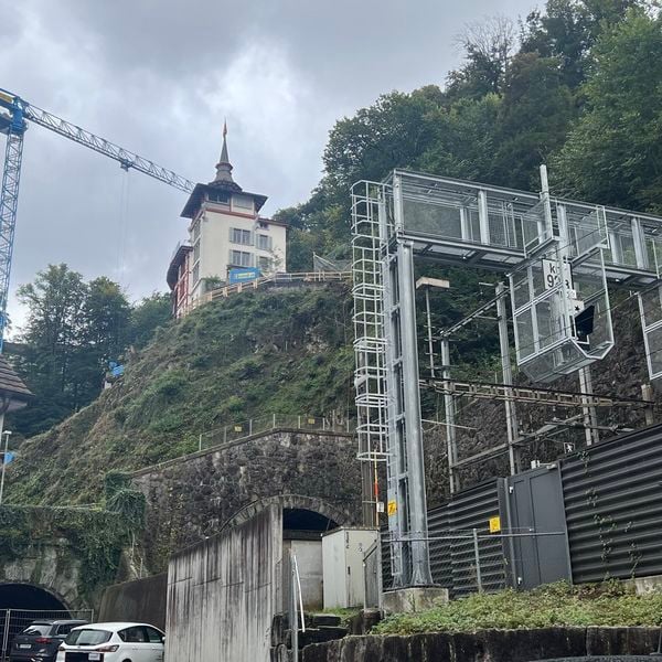 12’000 Tonnen Gestein bedrohen Häuser und SBB-Linie