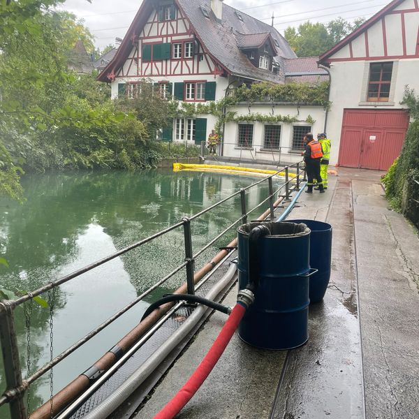 200 Liter Diesel laufen in Cham aus – Lorze verschmutzt