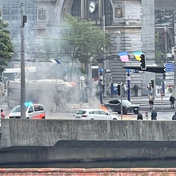 Auto brannte direkt neben der Luzerner Seebrücke