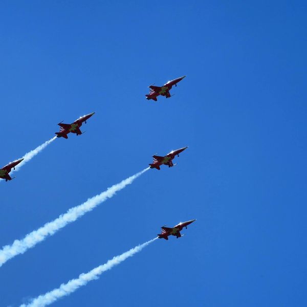 Patrouille Suisse donnert wieder über Emmen
