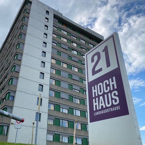 Hochhaus H21: Heimliches Baarer Wahrzeichen kommt «unters Messer»