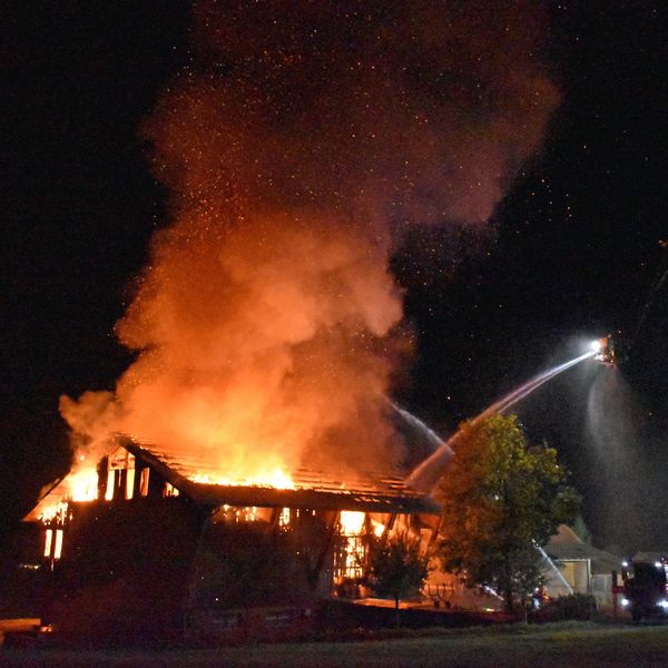 Ein Brand zerstört eine Scheune in Schüpfheim