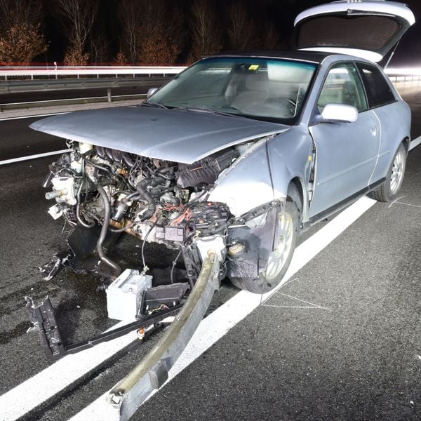 Reiden: Fahrer knallt auf Autobahn A2 in Leitplanke