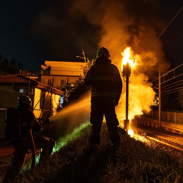 In der Nacht brannte es nahe der Gleise in Cham