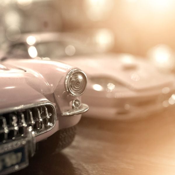 Halle versiegelt: Darum kommt niemand an Luxusautos ran