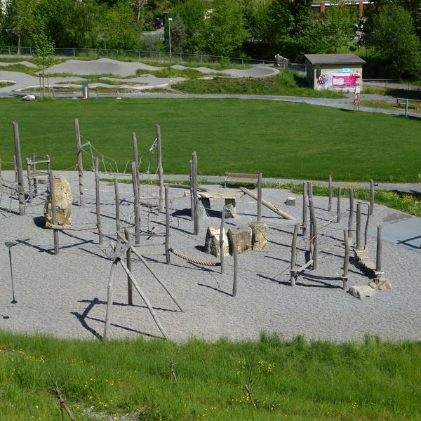 Kriens bestückt Spielplätze mit neuen Bäumen und Bänken